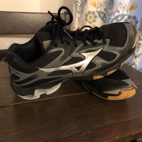 mizuno volleyball tennis shoes